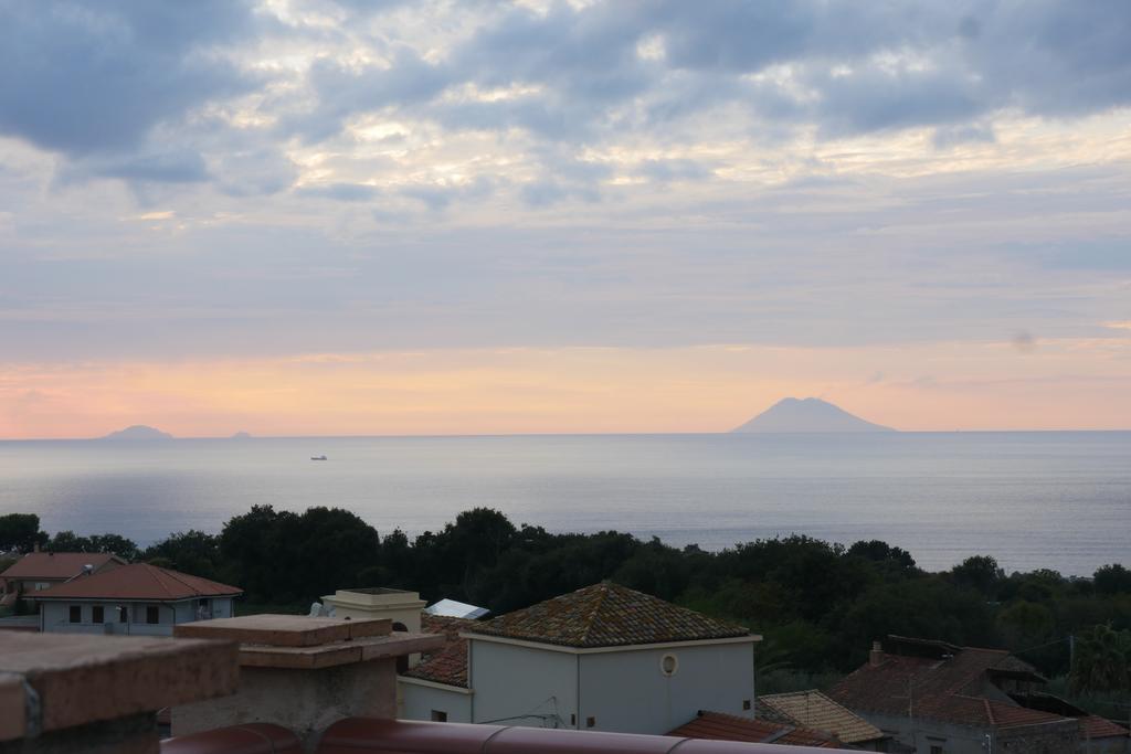 Villa Basilio Accommodation Ricadi Exterior foto